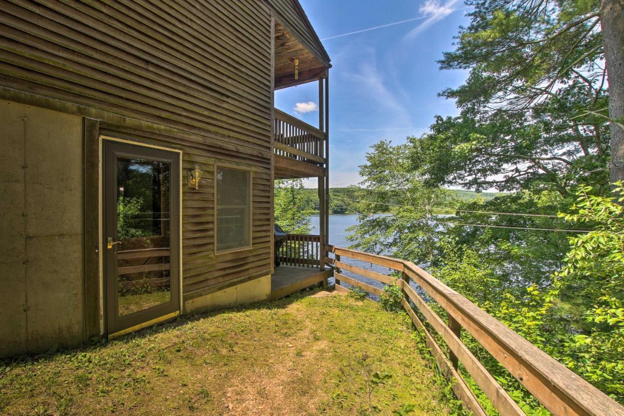 Waterfront New England House On Wickaboag Lake! West Brookfield المظهر الخارجي الصورة