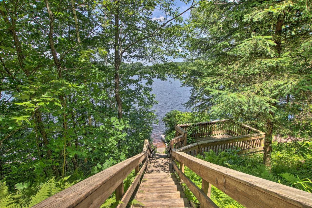 Waterfront New England House On Wickaboag Lake! West Brookfield المظهر الخارجي الصورة